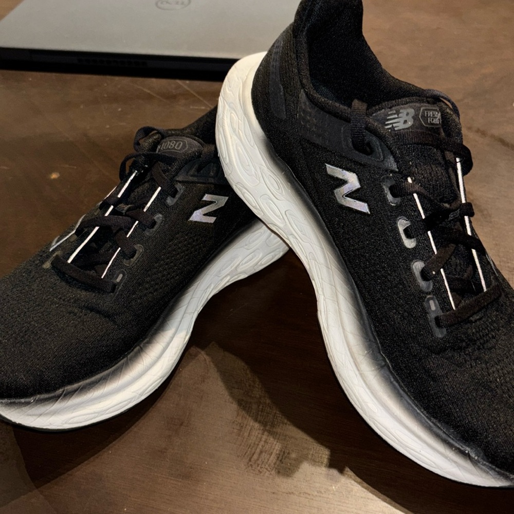 New Balance fresh foam 1080 v13 women’s 8.5 wide (D)